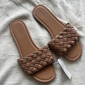 Old Navy Beige Tan Braided Slide Sandals Size 8 NEW